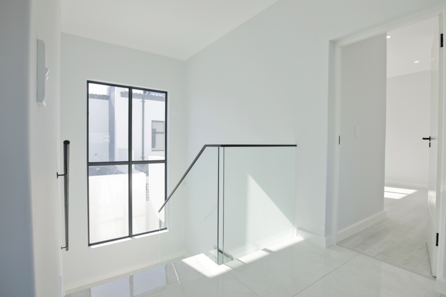 5 Bedroom Property for Sale in Sandown Western Cape